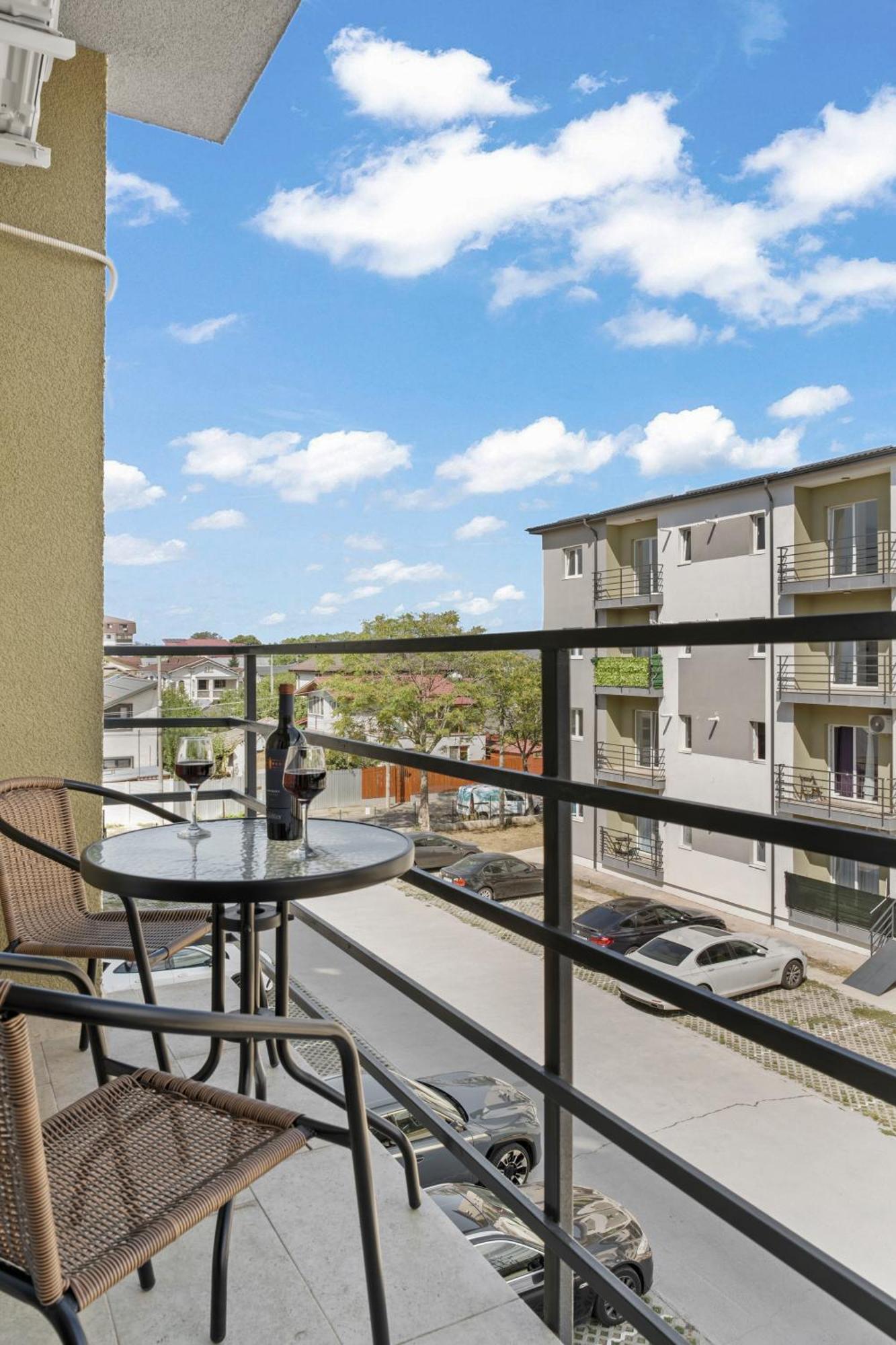 Comfort Azure Bukares Bagian luar foto